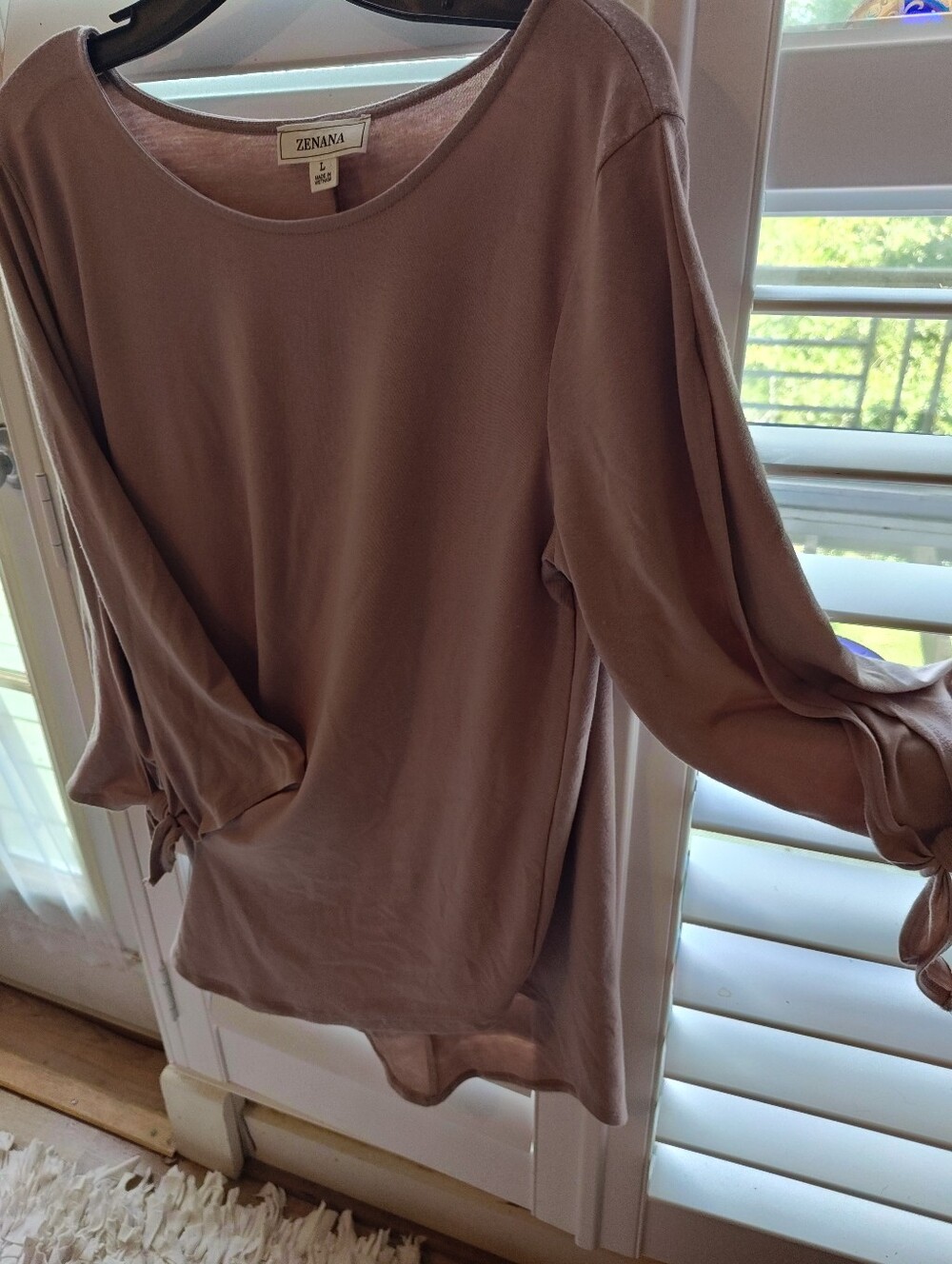 Very Soft Size L - Blouse. Sleeves Have A Slit From Tie To Just Below Shoulder